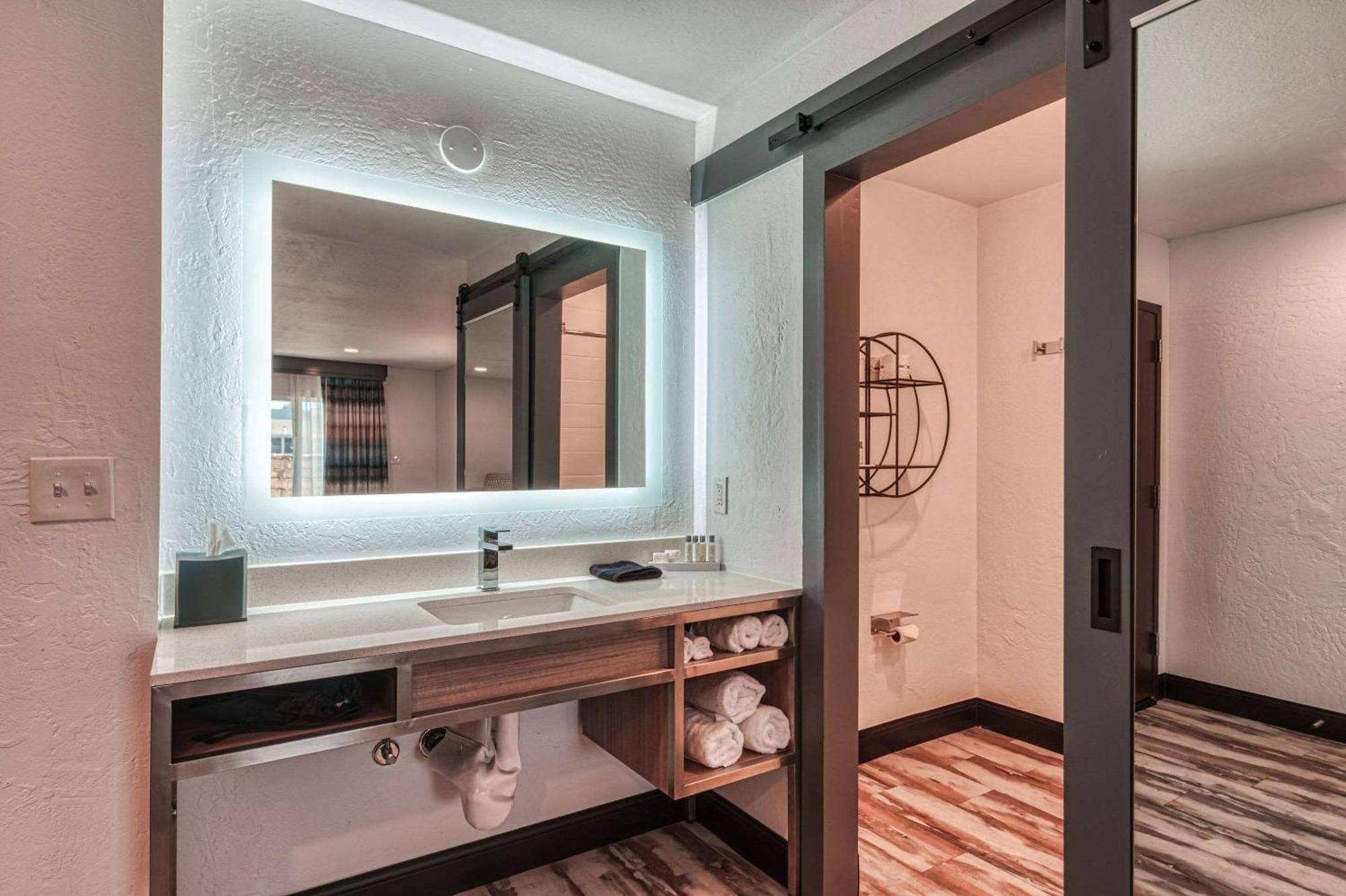 Casa Via Mar Inn, Ascend Hotel Collection Порт-Уэнеме Экстерьер фото