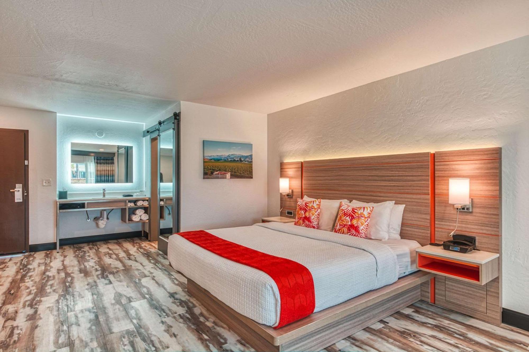Casa Via Mar Inn, Ascend Hotel Collection Порт-Уэнеме Экстерьер фото