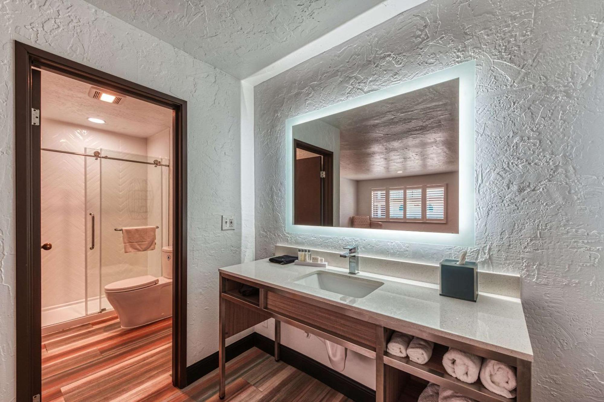 Casa Via Mar Inn, Ascend Hotel Collection Порт-Уэнеме Экстерьер фото