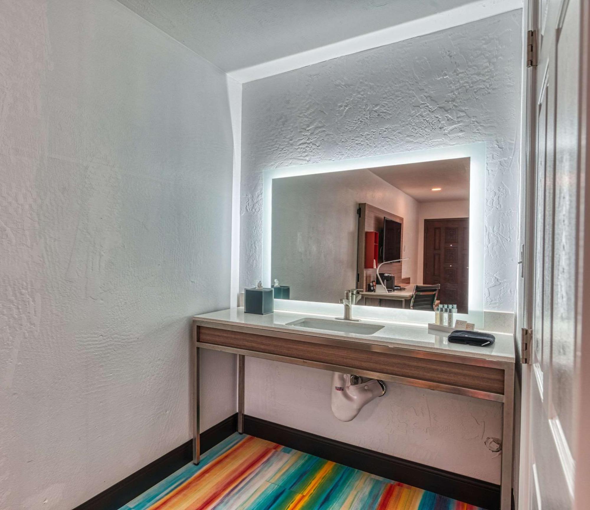 Casa Via Mar Inn, Ascend Hotel Collection Порт-Уэнеме Экстерьер фото